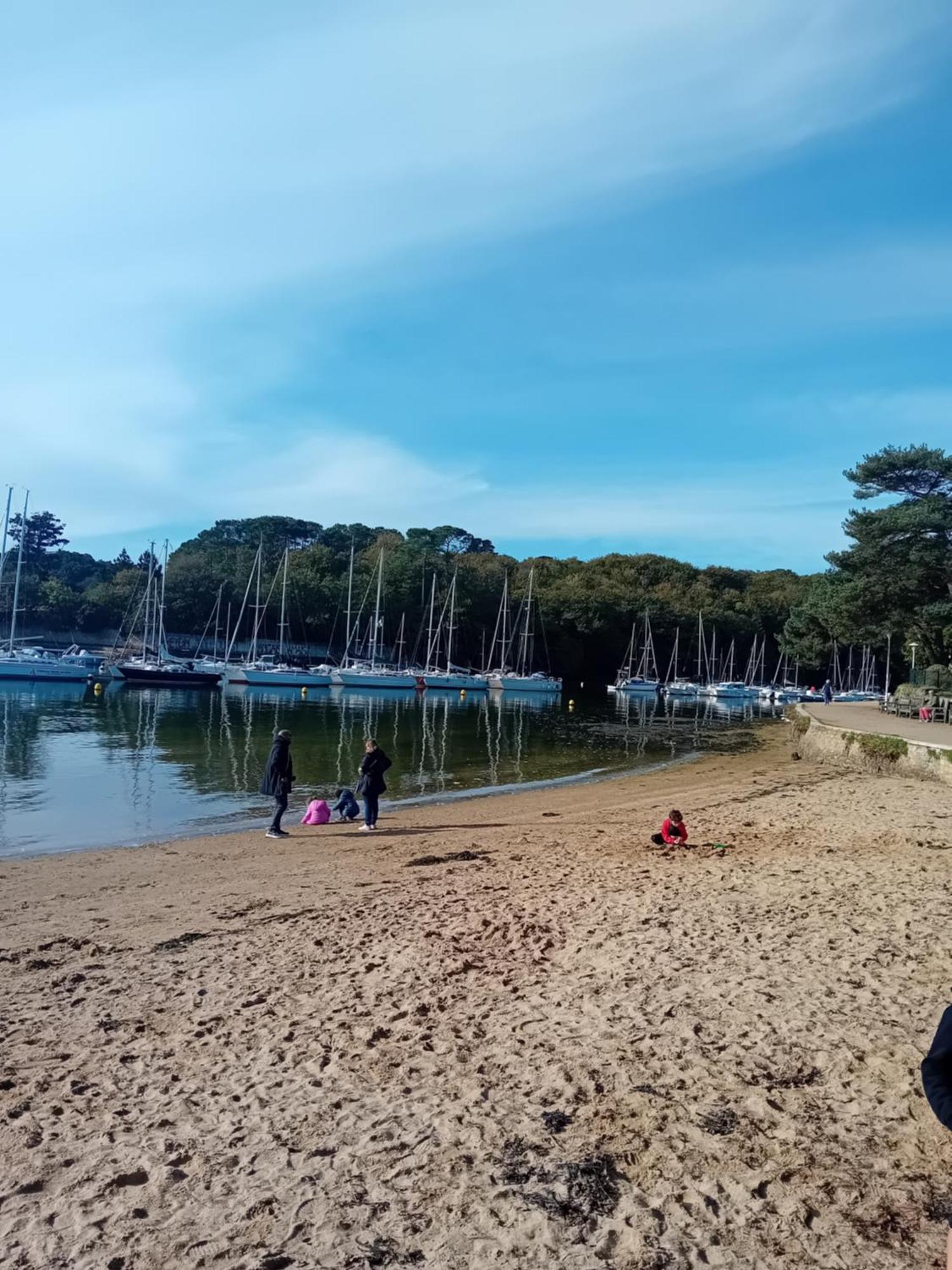 Holiday home Location Les Pieds Dans L'eau